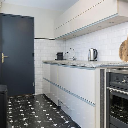 Petite Room With Wifi, Ac, And Shared Kitchen Tilburgo Exterior foto