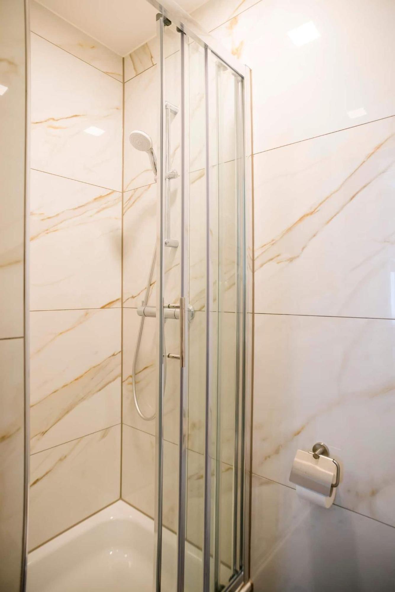 Petite Room With Wifi, Ac, And Shared Kitchen Tilburgo Exterior foto