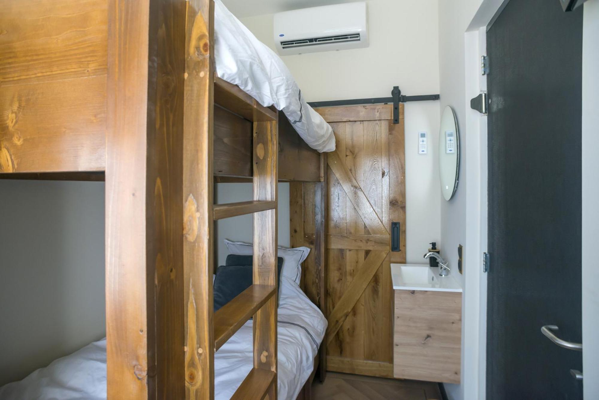 Petite Room With Wifi, Ac, And Shared Kitchen Tilburgo Exterior foto